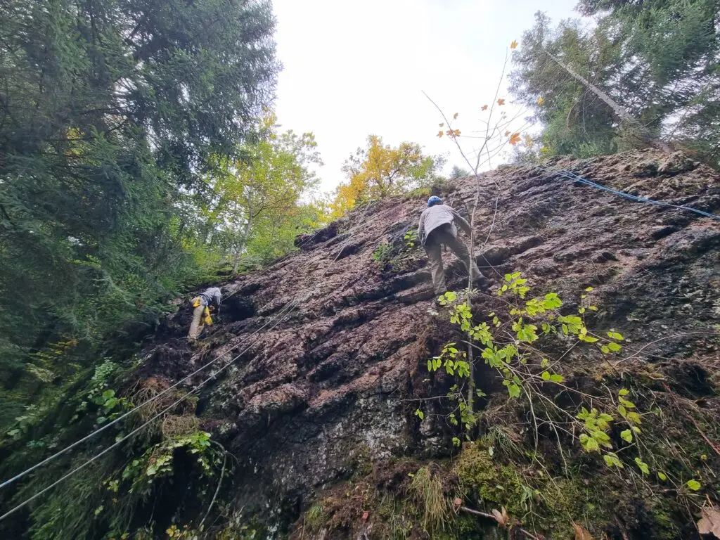 Entretien falaise - club escalade bauju - bauges