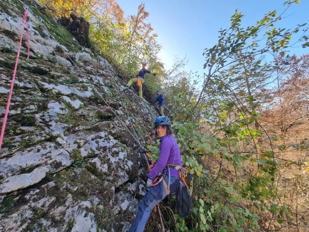 Entretien falaise - club escalade bauju - bauges