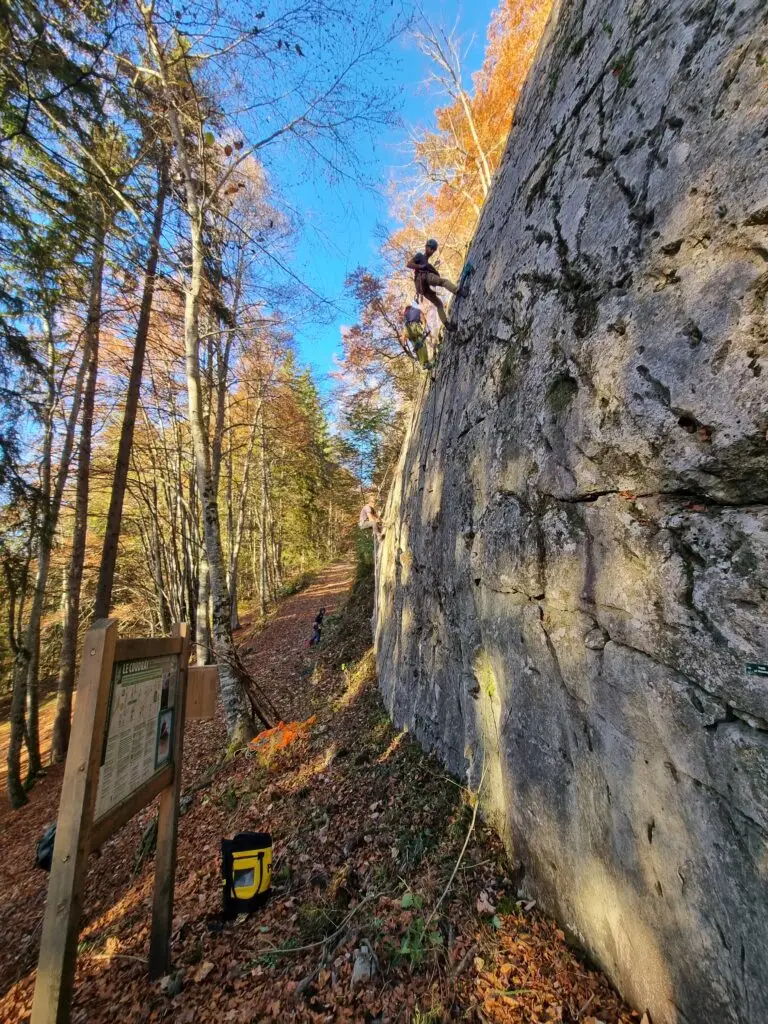 Entretien falaise - club escalade bauju - bauges