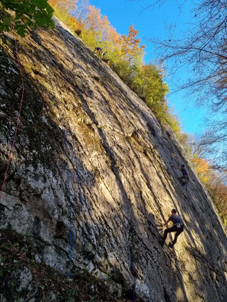 Entretien falaise - club escalade bauju - bauges