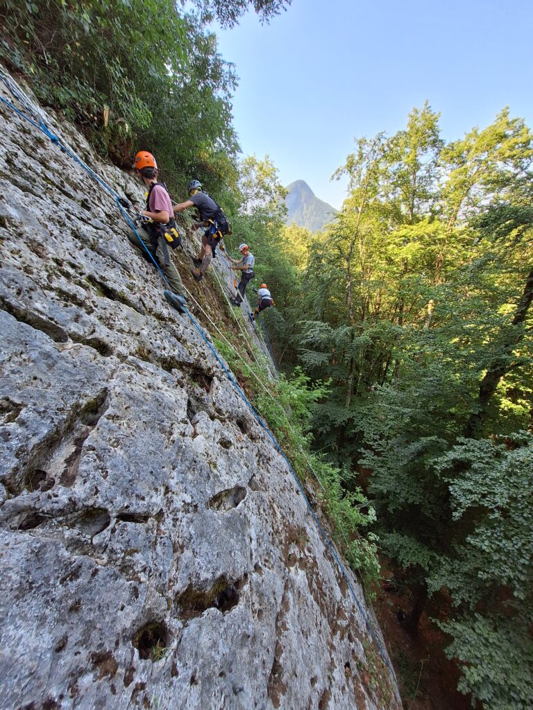 Falaise du coudray - club escalade bauju - bauges