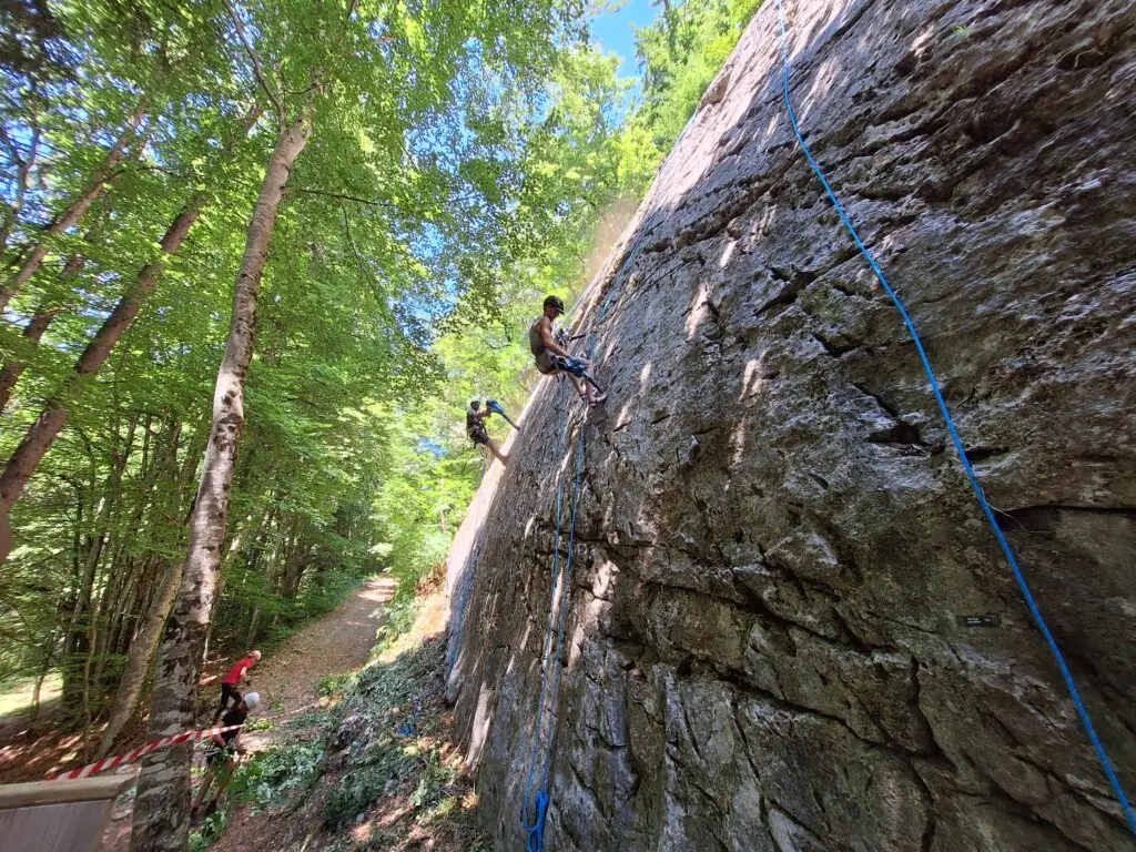 Falaise du coudray - club escalade bauju - bauges
