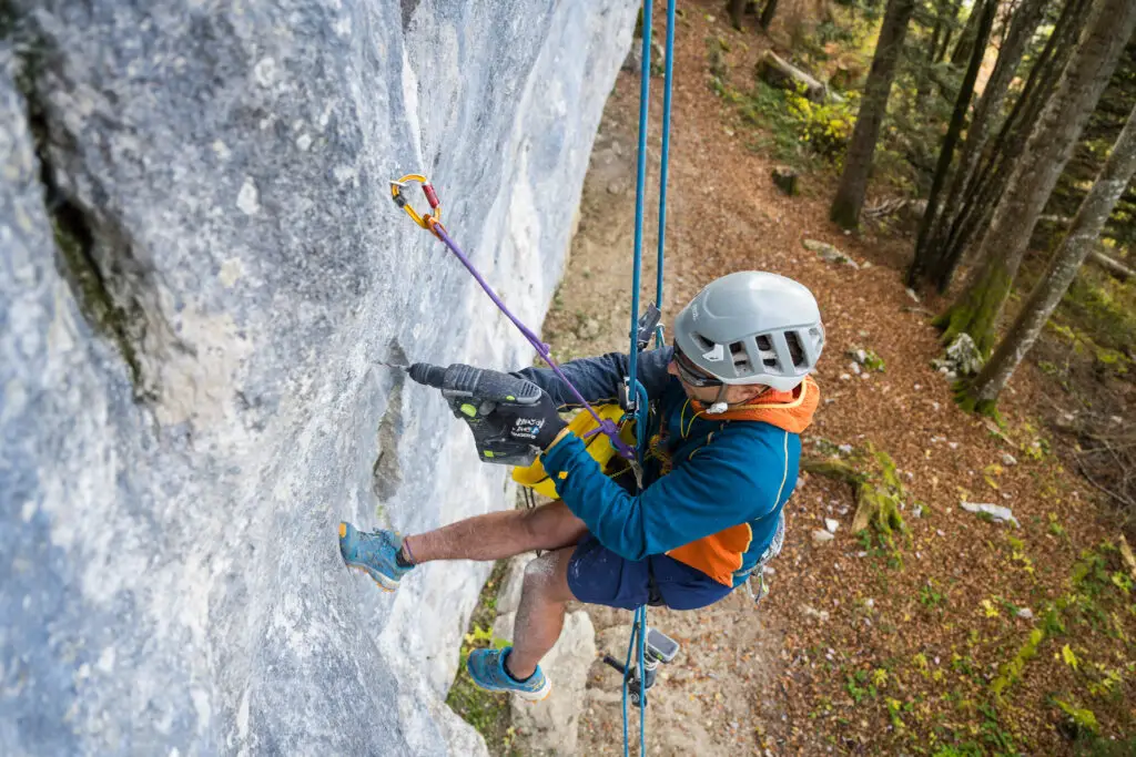 Actions - Les Garins - club escalade bauju - bauges
